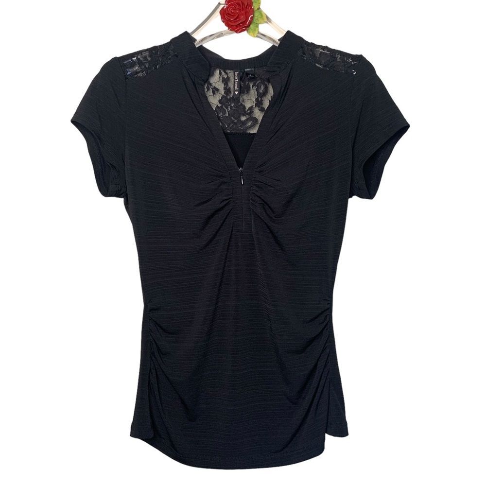 HEART SOUL Black Lacey V-neck front zipper blouse